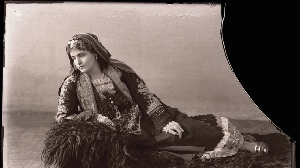 Выставка представляет ретроспективу болгарской фотографии XX века