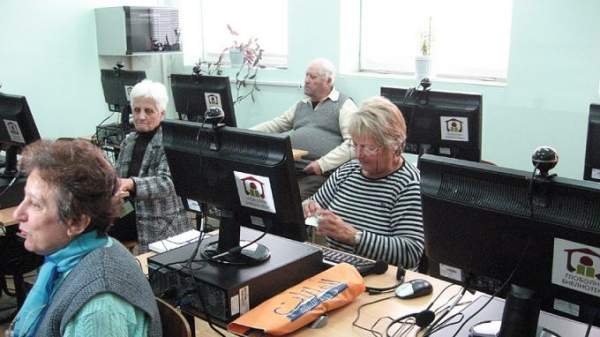 На средства по Плану устойчивости будем повышать цифровые умения пожилых людей