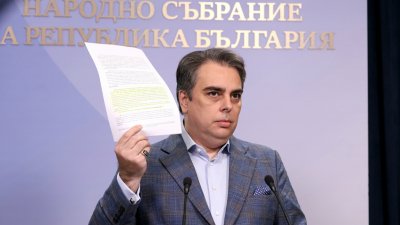 Лидер ПП призвал Илияну Йотову снять свою кандидатуру с президентских выборов