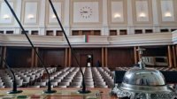 Болгария выбрала парламент, но угроза новых досрочных выборов не миновала