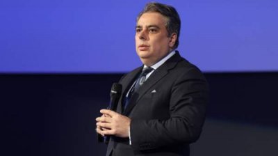 Асен Василев считает, что проще быть единственным председателем партии