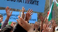 Национальный протест приостановил проект реформы трудоустройства