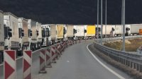 На главном пограничном переходе с Сербией наблюдается интенсивное движение фур
