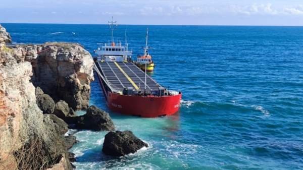 Европейское агентство морской безопасности не обнаружило загрязнения вокруг севшего на мель корабля