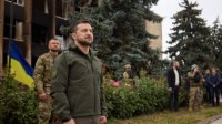 Украинский президент: В массовых захоронения у Изюма есть доказательства зверств