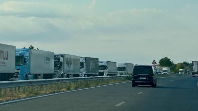 Затруднено движение грузовиков на выезде в Турцию