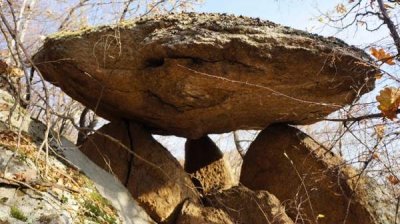 &laquo;Солнечные двери&raquo; и &laquo;Братья&raquo; &ndash; уникальные, но слабоизученные мегалиты в горах Средна-Гора