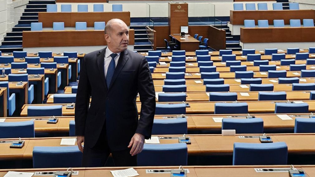 Коалиция Радева может победить на выборах, но без большинства для правительства