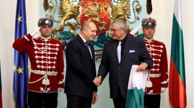 34-й Болгарской антарктической экспедиции был вручен национальный флаг