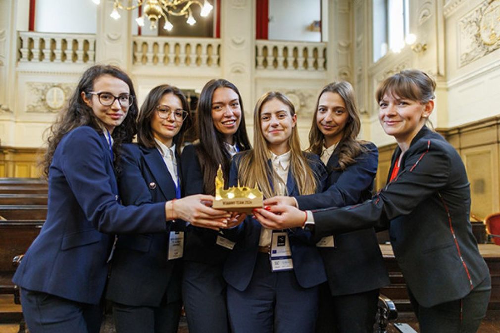 Болгарские студенты заняли первое место в престижном конкурсе по международному частному праву