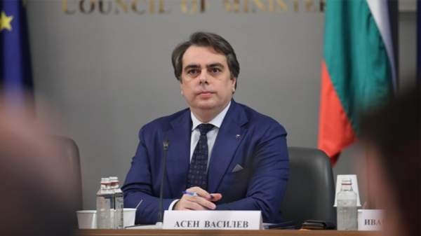 Министр финансов: Болгария не рискует остаться без топлива, если 