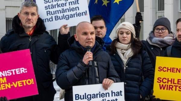 В Вене болгарский евродепутат организовал протест из-за вето на вступление в Шенген