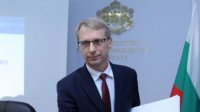Министр Денков: До сентября должны быть привиты 70% учителей