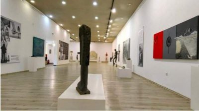 Известные скульпторы и художники, объединенные в выставке “Ахимса: ненасилие”