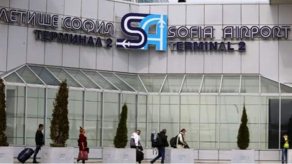 Вылетевший из Софии пассажирский самолет экстренно вернулся в аэропорт