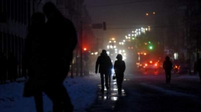 Российские атаки оставили без электричества тысячи домохозяйств в Киеве, Одессе и Днепре