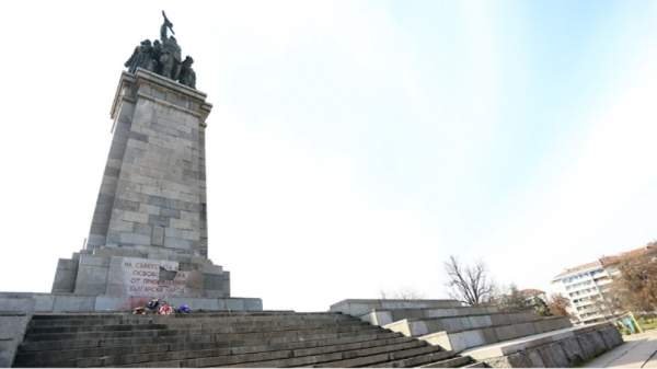 Предлагают демонтировать памятник Советской армии