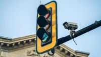 Парламент одобрил видеонаблюдение на светофорах и регистрацию электросамокатов