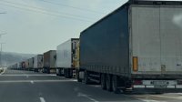 На границе с Турцией затруднено движение грузовиков