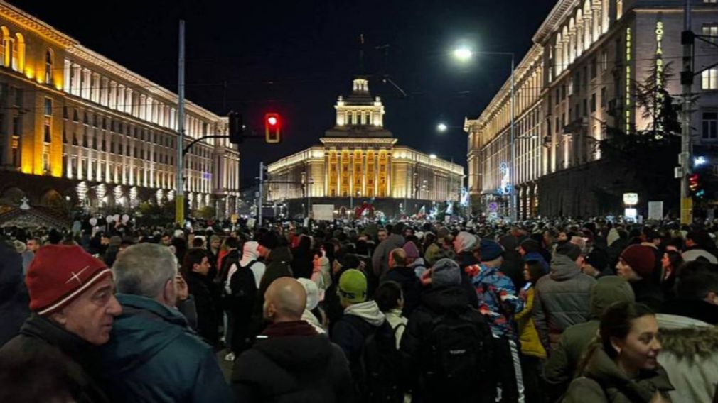 Тысячи собрались на акции протеста в Софии и других городах страны