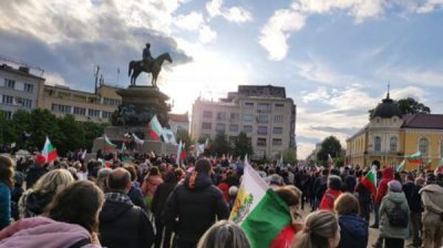 Сотни протестующих в 21 городе Болгарии против решения об отправке военной помощи Украине