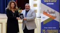 Вице-президент вручила плакетку болгарской средней школе в Братиславе