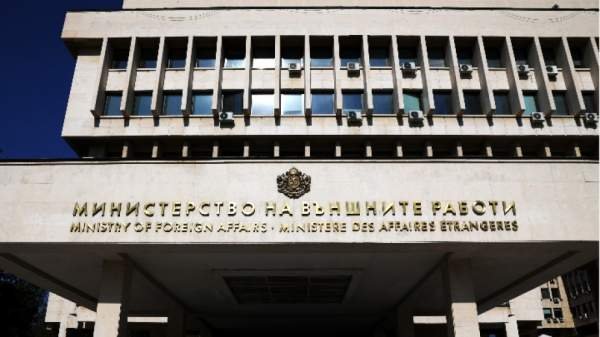 МИД Болгарии остро отреагировал на присутствие дипломата на протесте в Софии