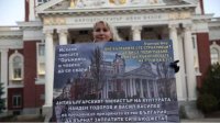 Патриотические организации протестуют перед Народным театром против пьесы по Бернарду Шоу