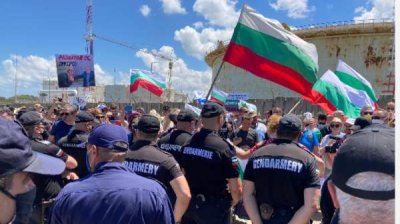 Столкновения с полицией при протесте на пляже &laquo;Росенец&raquo; близ Бургаса