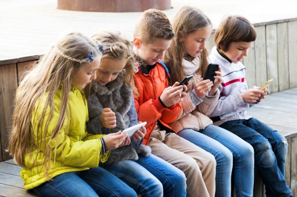 Тревожные тенденции показал анализ использования электронных устройств болгарскими школьниками
