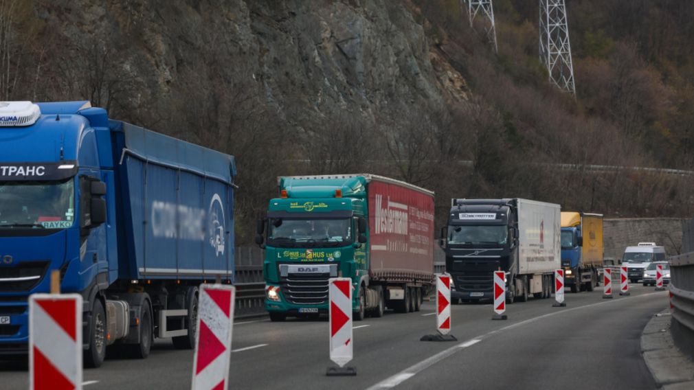 Предлагают повысить дорожные сборы для тяжелых грузовиков