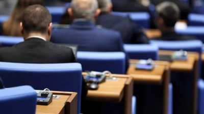 Парламент проведет внеочередное заседание без предвыборных заявлений