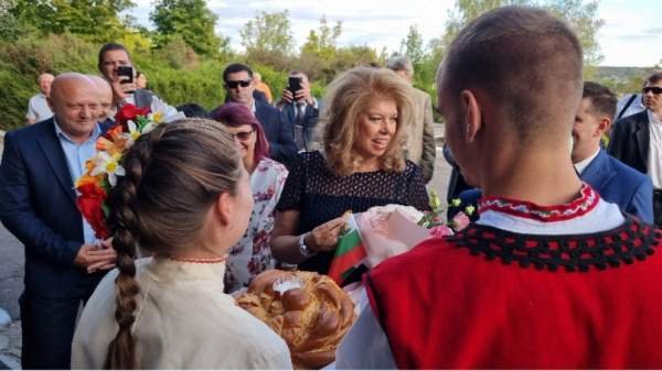 Вице-президент Йотова вручила Гран-при Конкурса эссе для молодежи из Украины и Молдовы