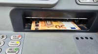 Из-за дорогого топлива 550 000 человек получат по 50 евро