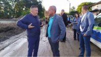 Премьер Гылыб Донев осматривает пострадавшие от наводнений села в районе Карлово