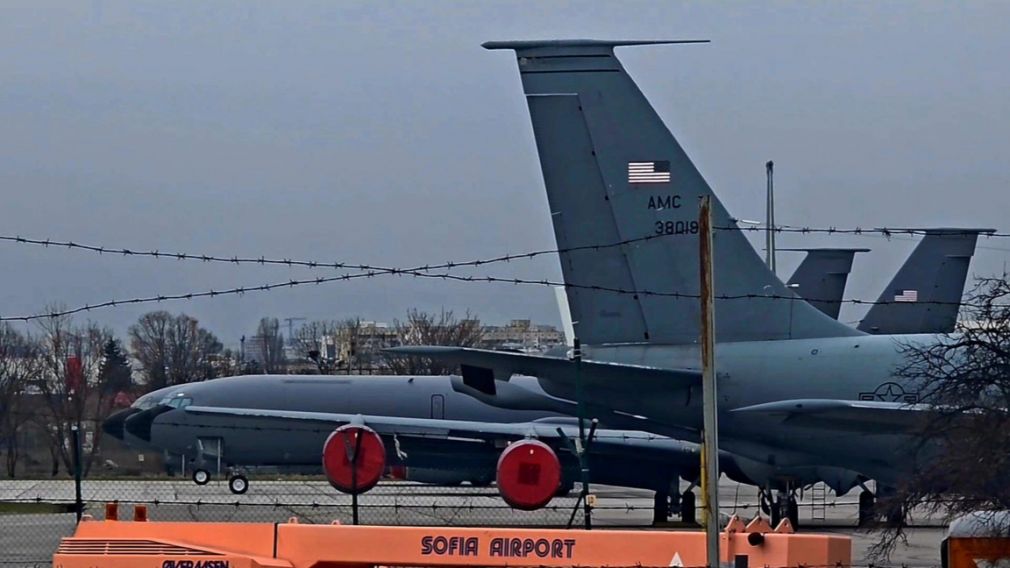 Министр обороны: Учения ВВС Болгарии и США не связаны с софийским аэропортом