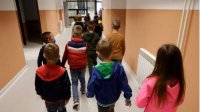 Не будут переселять украинских детей, которые посещают школы