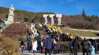 В Калофере почтили память поэта-революционера Христо Ботева и танцевали &quot;ледяное хоро&quot;