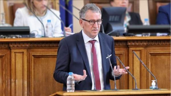 Министр Кацаров: Система здравоохранения подвержена серьезному давлению