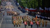 Болгарские гвардейцы возглавили парад в честь Дня взятия Бастилии