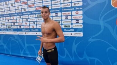 Петр Мицин завоевал золото на Молодежном чемпионате по плаванию в Дублине