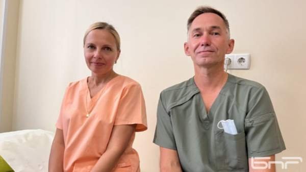 Украинка и россиянин работают в больнице в Русе, страдая из-за войны