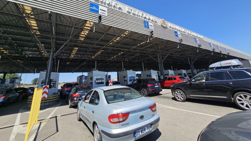 Движение на границах осуществляется в обычном режиме