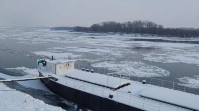 Застрявшие во льдах паромы препятствуют грузовому транспорту к Румынии