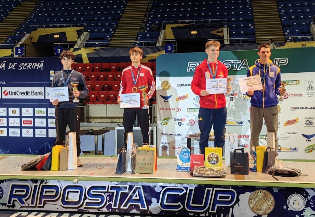 Юные болгарские фехтовальщики выиграли золото и бронзу в Румынии