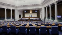 Депутаты возвращаются в парламент после одномесячных каникул