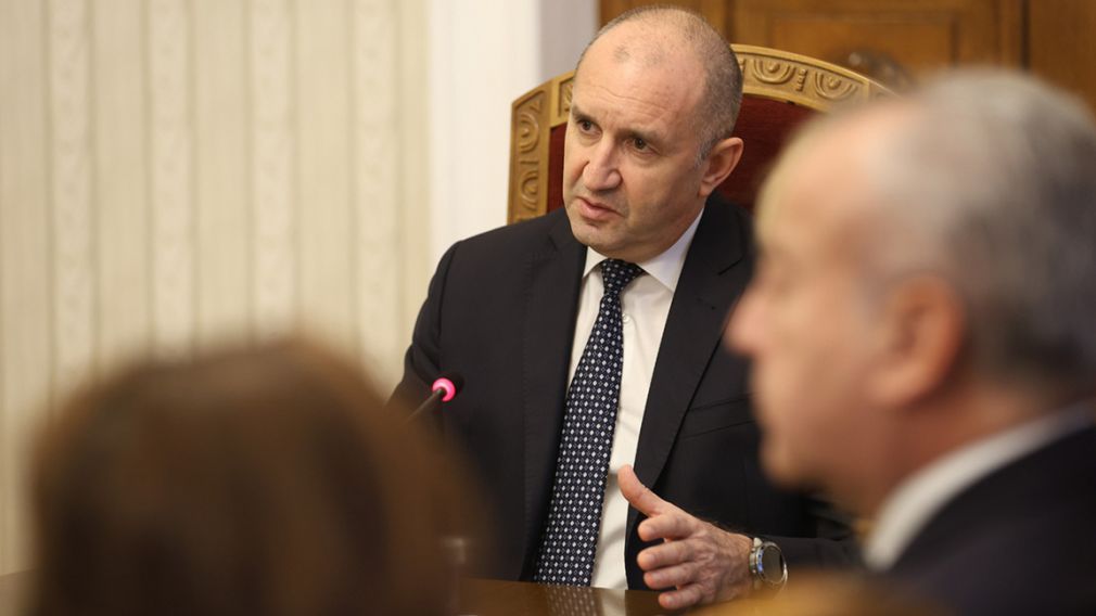 Продолжаются консультации по новому кабинету у президента