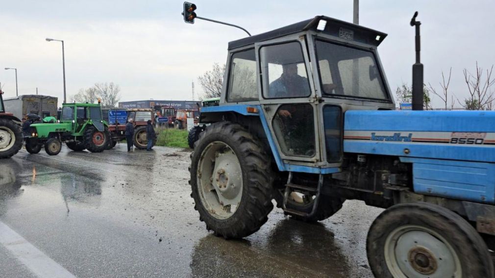 Протестующие греческие фермеры направились к границе с Болгарией
