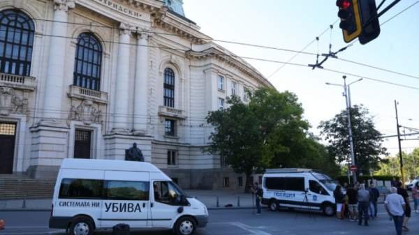 Протестующие снова заблокировали перекресток в центре Софии