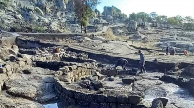 Николай Овчаров представляет огромный круглый храм – последнее открытие в Перпериконе